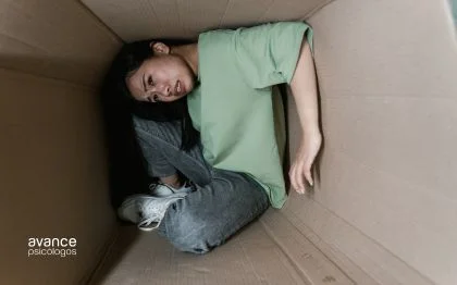 Claustrofobia: qué es, causas y tratamiento psicológico