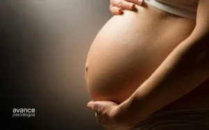 Mujer embarazada en primer plano, imagen representativa de la maieusofilia